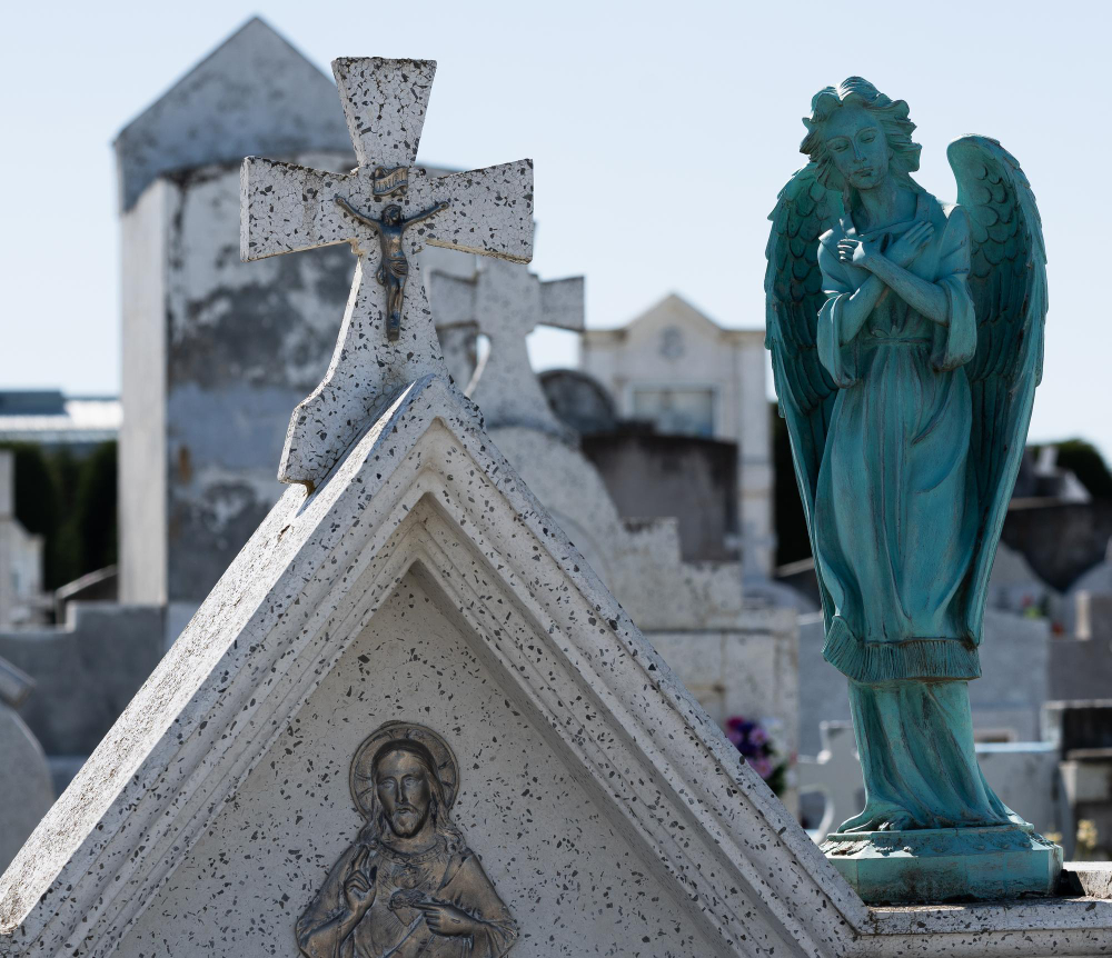 Statue sacre per cappelle cimiteriali Milano